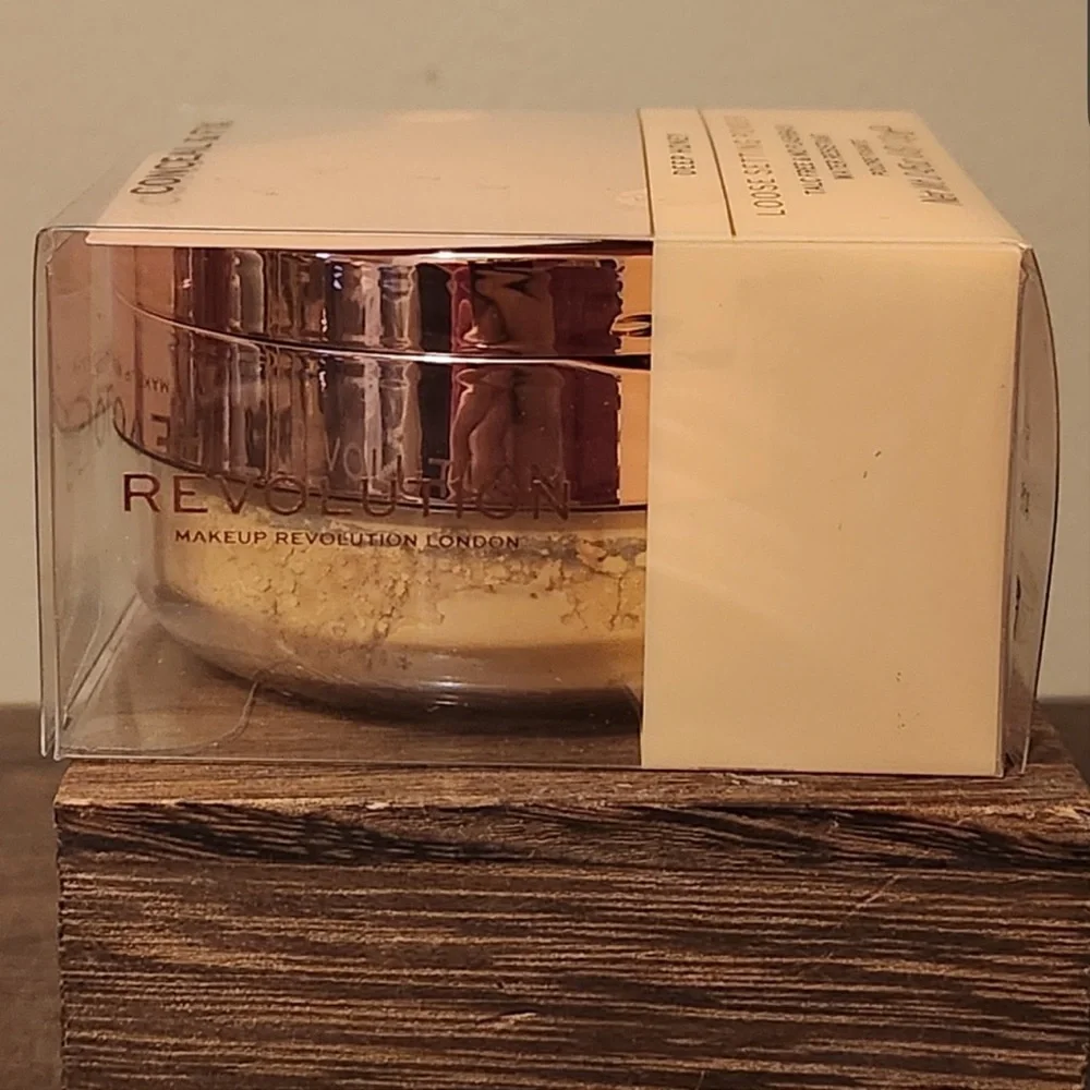 Makeup Revolution Conceal & Fix Loose Setting Powder Deep Honey 0.45oz New
